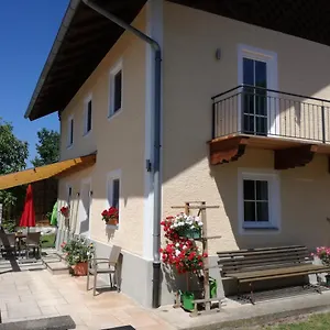 Haus Ella - Auf Dem Land Vor Den Toren Salzburgs Ferienhaus Petting