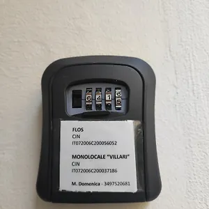  Apartment Flos